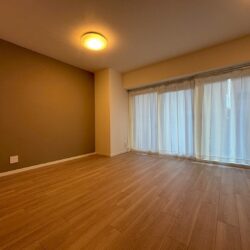 広々とした南西向きのリビング♪｜◆◆お問い合わせ・ご見学 窓口◆◆ 0120-664-188 (通話無料) ファイナルエステート居間