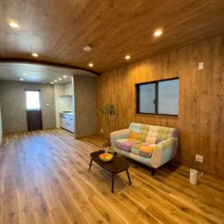 リフォーム済みの広々としたリビング♪｜◆◆お問い合わせ・ご見学 窓口◆◆ 0120-664-188 (通話無料) ファイナルエステート居間