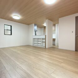 明るく広いLDK　木目の天井がオシャレ　◆◆お問い合わせ・ご見学 窓口◆◆ 0120-664-188 (通話無料) ファイナルエステート