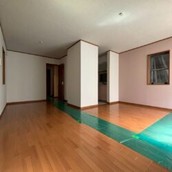 LDK15.9帖の広々空間 ２０２５年リフォーム済み☆ ・クロス張替え ◆◆お問い合わせ・ご見学 窓口◆◆ 0120-664-188 (通話無料) ファイナルエステート居間